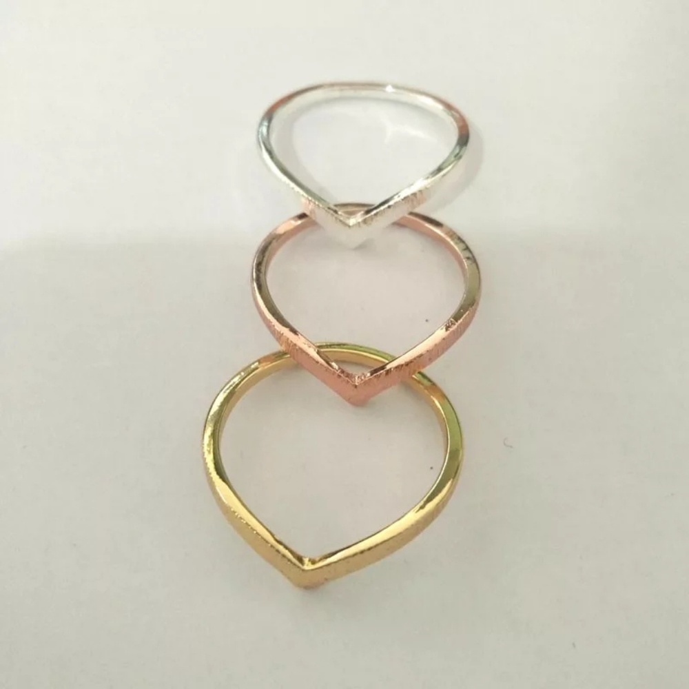 Simple Chevron V Shape Rings - Picture 4 of 5